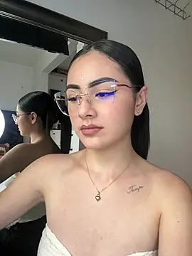 IslaCole online show from 02.12.26