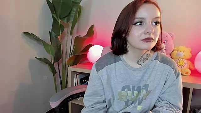 Snapshot of lexirouge__ chatting on 10.29.25 lexirouge online show from 10.29.25