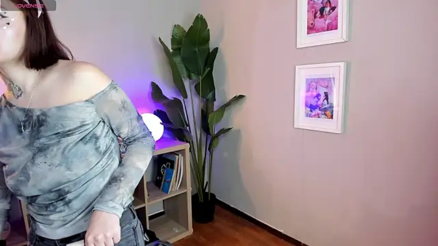 Snapshot of lexirouge__ chatting on 10.30.25 lexirouge online show from 10.30.25