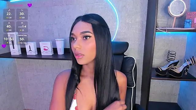 Snapshot of savanaah_ chatting on 10.31.25 savanaah online show from 10.31.25