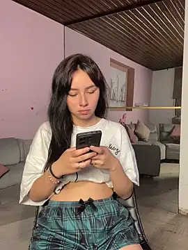 Snapshot of Nexxus_Pink chatting on 11.04.25 Nexxus Pink online show from 11.04.25