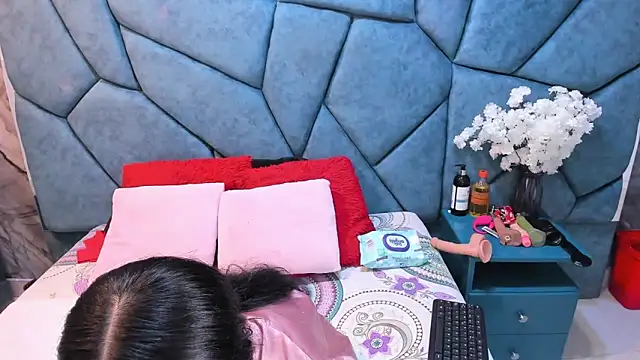 JulietaDiamond online show from 06.17.26