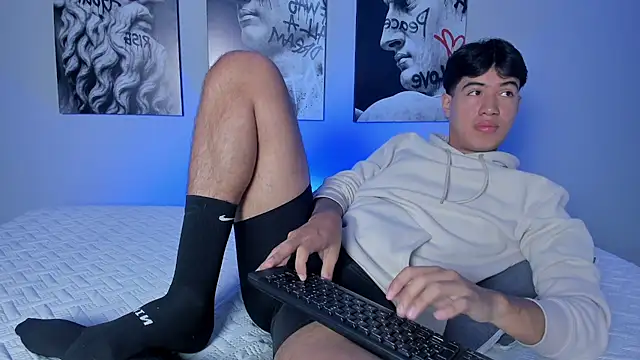 Snapshot of PabloCast_ chatting on 11.26.25 PabloCast online show from 11.26.25