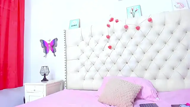 Snapshot of celena_wonder chatting on 11.25.25 celena wonder online show from 11.25.25