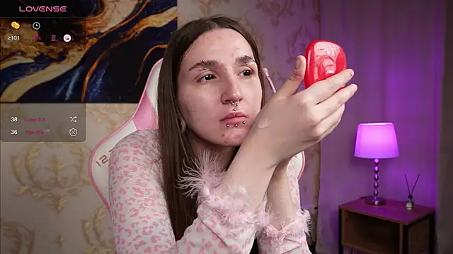 Snapshot of Wilder_Wein chatting on 10.31.25 Wilder Wein online show from 10.31.25