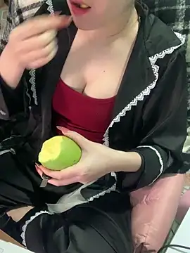 Snapshot of May2k2 chatting on 01.14.26 May2k2 online show from 01.14.26