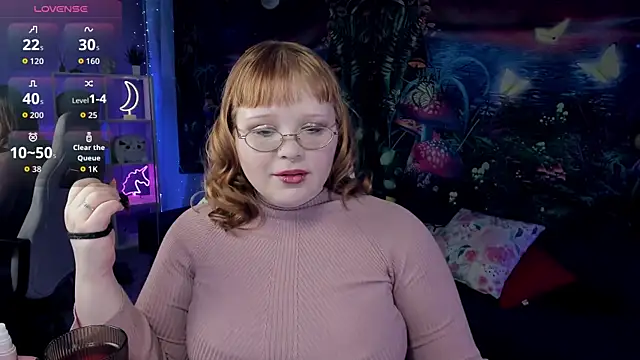 Snapshot of LottieReed chatting on 11.30.25 LottieReed online show from 11.30.25