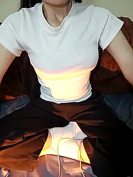 Cherry Le02 online show from 12.20.25