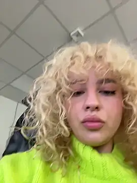 Snapshot of khalee_sy chatting on 11.11.25 khalee sy online show from 11.11.25