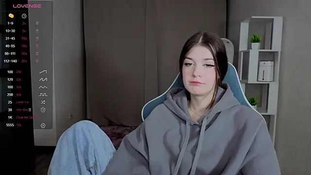 Snapshot of Ksarina chatting on 11.14.25 Ksarina online show from 11.14.25