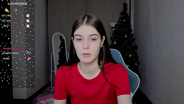 Snapshot of Ksarina chatting on 12.14.25 Ksarina online show from 12.14.25