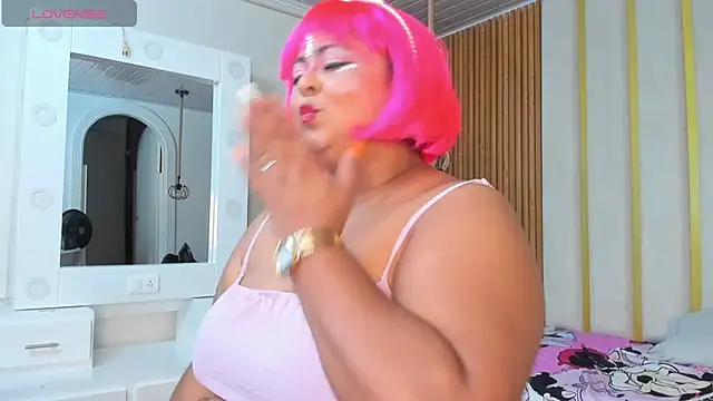 Snapshot of Hanna_curvy_ chatting on 10.25.25 Hanna curvy online show from 10.25.25