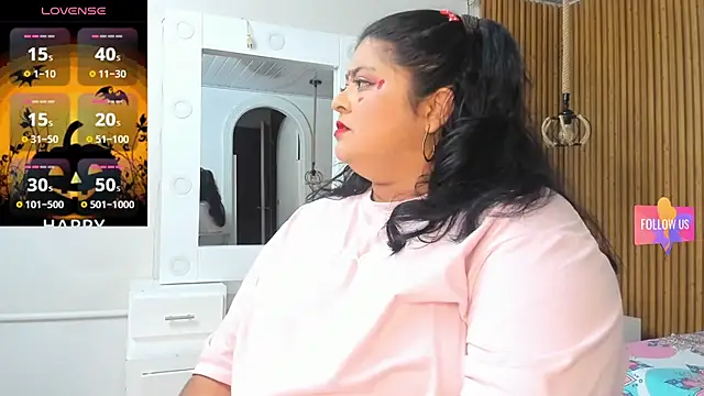 Snapshot of Hanna_curvy_ chatting on 10.29.25 Hanna curvy online show from 10.29.25