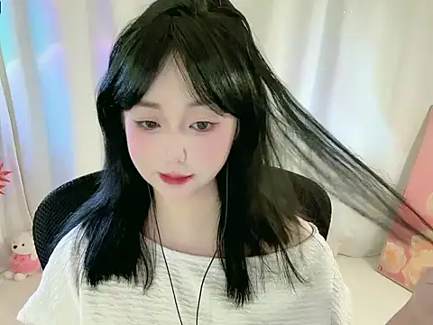 Clover zizi online show from 12.18.25