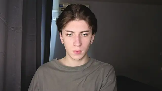 Snapshot of Oliver_star_boy_ chatting on 10.26.25 Oliver star boy online show from 10.26.25