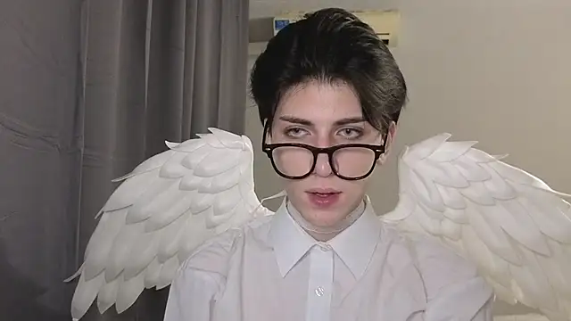 Snapshot of Oliver_star_boy_ chatting on 10.30.25 Oliver star boy online show from 10.30.25