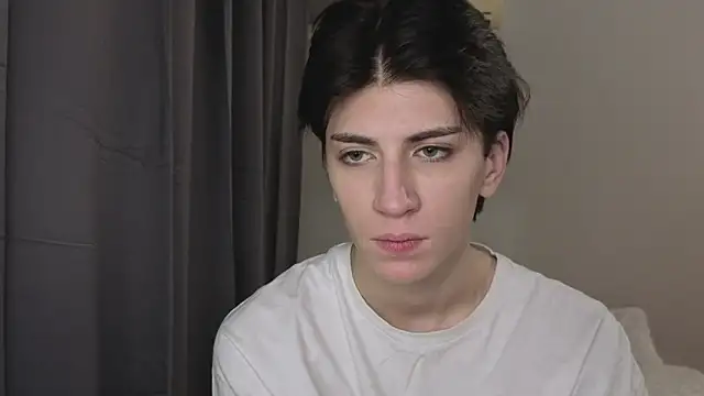 Snapshot of Oliver_star_boy_ chatting on 11.01.25 Oliver star boy online show from 11.01.25