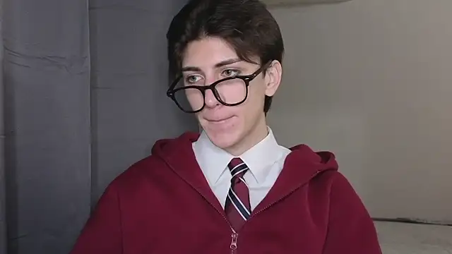 Snapshot of Oliver_star_boy_ chatting on 11.09.25 Oliver star boy online show from 11.09.25