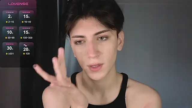 Snapshot of Oliver_star_boy_ chatting on 11.25.25 Oliver star boy online show from 11.25.25