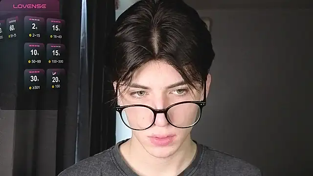 Snapshot of Oliver_star_boy_ chatting on 11.28.25 Oliver star boy online show from 11.28.25