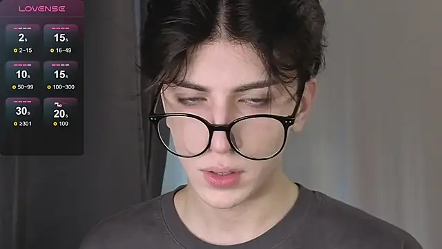 Snapshot of Oliver_star_boy_ chatting on 11.29.25 Oliver star boy online show from 11.29.25