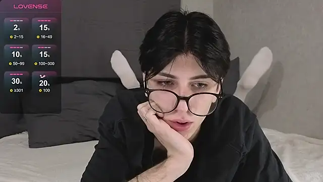 Snapshot of Oliver_star_boy_ chatting on 12.19.25 Oliver star boy online show from 12.19.25