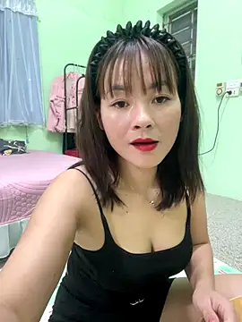 Snapshot of Star_fruit chatting on 10.29.25 Star fruit online show from 10.29.25