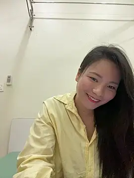 Bee Yellow00 online show from 12.03.25