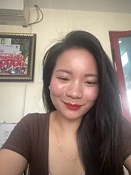 Bee Yellow00 online show from 04.23.26