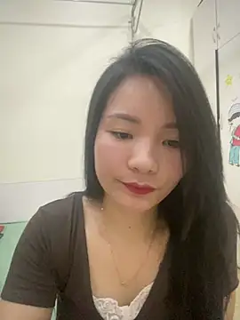 Bee Yellow00 online show from 04.28.26