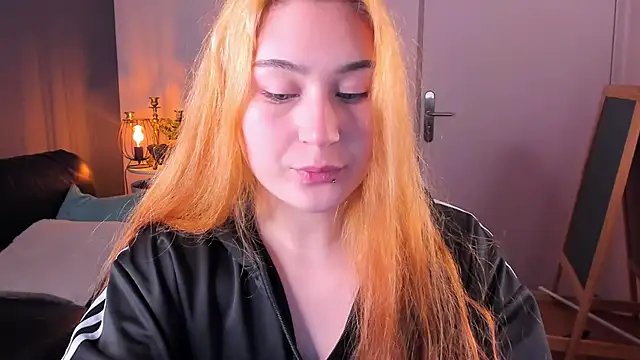 Snapshot of LilytLuu chatting on 11.25.25 LilytLuu online show from 11.25.25