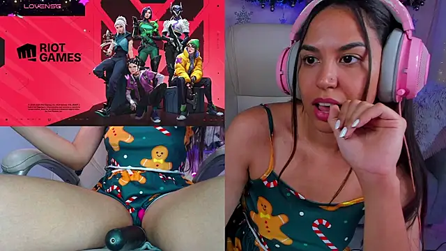 Snapshot of VenusIsLove_ chatting on 12.13.24 VenusIsLove online show from 12.13.24