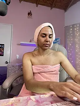 Snapshot of VenusIsLove_ chatting on 02.02.25 VenusIsLove online show from 02.02.25