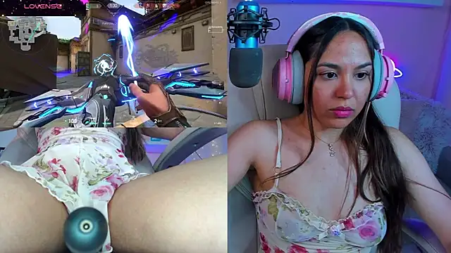 Snapshot of VenusIsLove_ chatting on 02.02.25 VenusIsLove online show from 02.02.25