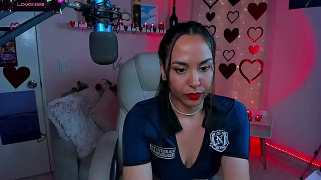 Snapshot of VenusIsLove_ chatting on 02.12.25 VenusIsLove online show from 02.12.25