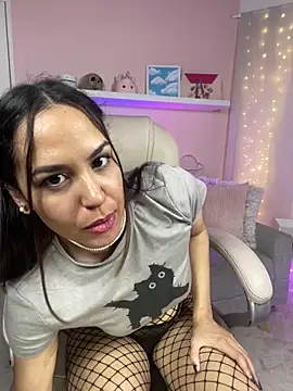 Snapshot of VenusIsLove_ chatting on 02.26.25 VenusIsLove online show from 02.26.25