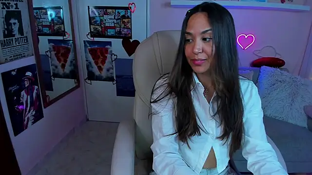 Snapshot of VenusIsLove_ chatting on 03.06.25 VenusIsLove online show from 03.06.25