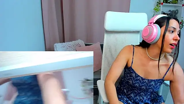 Snapshot of VenusIsLove_ chatting on 06.10.26 VenusIsLove online show from 06.10.26