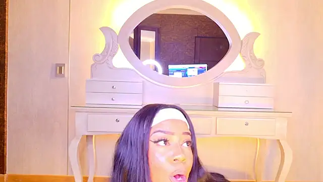 Snapshot of loana_vegas chatting on 06.19.26 loana vegas online show from 06.19.26
