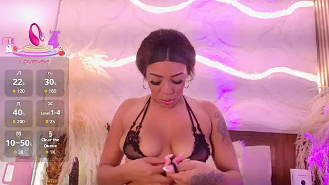 Snapshot of loana_vegas chatting on 07.22.26 loana vegas online show from 07.22.26