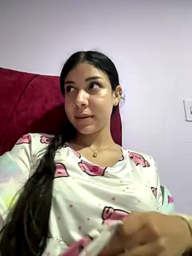 Snapshot of Camil4_white chatting on 10.25.25 Camil4 white online show from 10.25.25