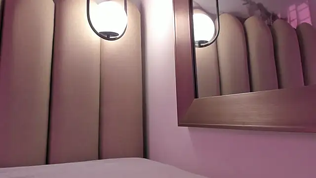 Snapshot of Vittoria__rossi chatting on 12.13.25 Vittoria rossi online show from 12.13.25