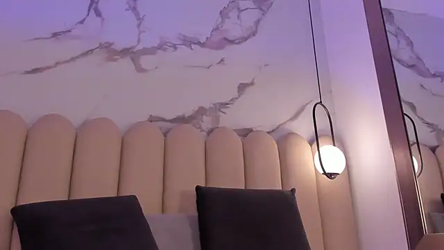 Snapshot of Vittoria__rossi chatting on 12.19.25 Vittoria rossi online show from 12.19.25