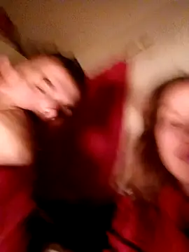 Snapshot of dulcessecretos chatting on 11.25.25 dulcessecretos online show from 11.25.25