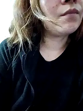 Snapshot of dulcessecretos chatting on 12.15.25 dulcessecretos online show from 12.15.25