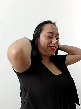 Caroline-17 online show from 11.14.25