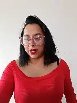 Caroline-17 online show from 11.24.25