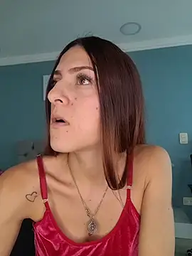 Snapshot of Luna_Raay chatting on 11.27.25 Luna Raay online show from 11.27.25