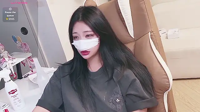 Snapshot of Milk_Sola chatting on 06.19.26 Milk Sola online show from 06.19.26