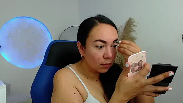 Yadis hot online show from 11.06.25